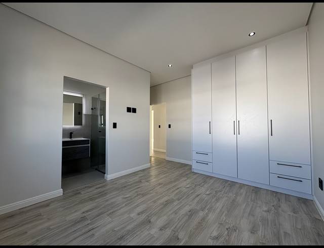 4 BEDROOM HOUSE FOR SALE IN SANDOWN